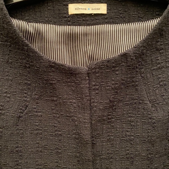 SILENCE + NOISE Black Open Front Blazer. Size M - Picture 5 of 6